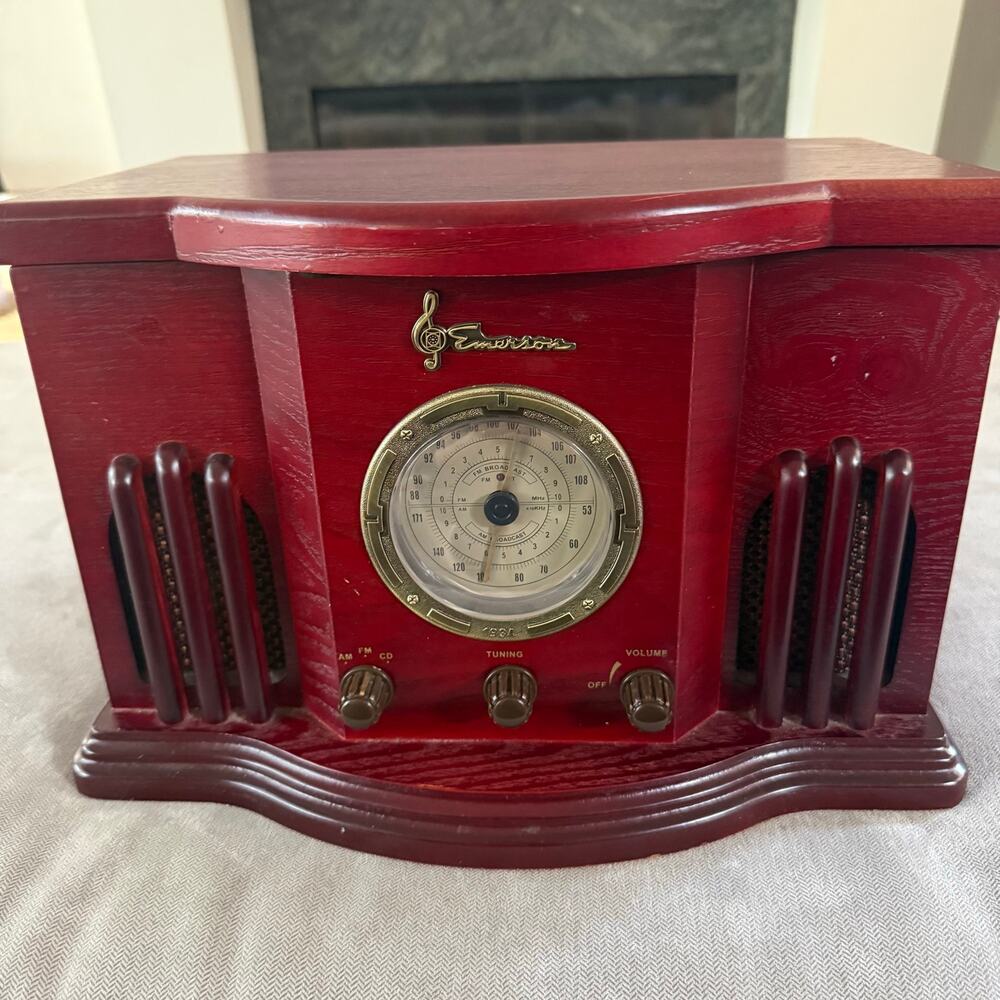 Emerson NR51RW CD Player AM/FM Vintage Style Wood Tabletop Radio Tested Works